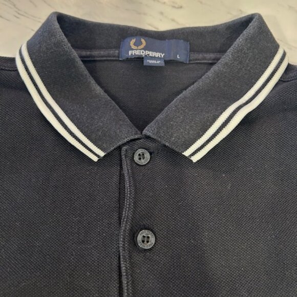 The FRED PERRY Shirt - Size: Large/Men - Picture 6 of 7